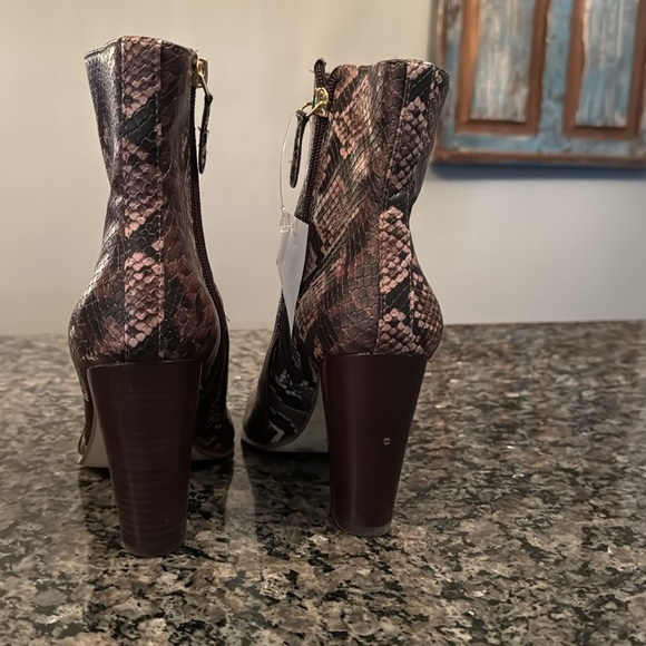 JLO dorindah faux snakeskin boots 8M NWT - Picture 5 of 11